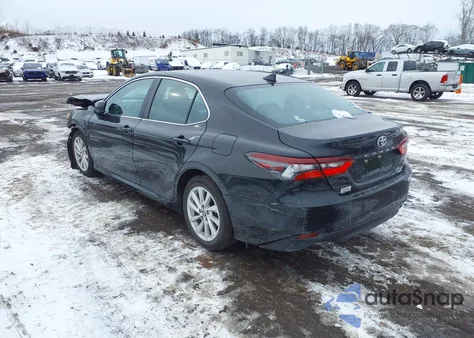 2024 Toyota Camry Le z USA, uszkodzony, nr VIN 4T1C11BK3RU116776
